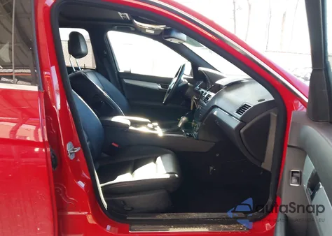 2009 Mercedes-Benz C 300 Luxury 4Matic/Sport 4Matic z USA, uszkodzony, nr VIN WDDGF81X89R063434